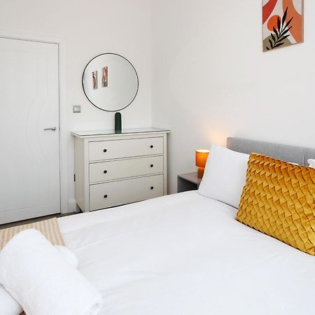 Sapphire House Apartments Телфорд Экстерьер фото