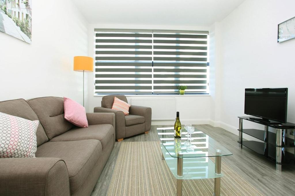 Sapphire House Apartments Телфорд Экстерьер фото
