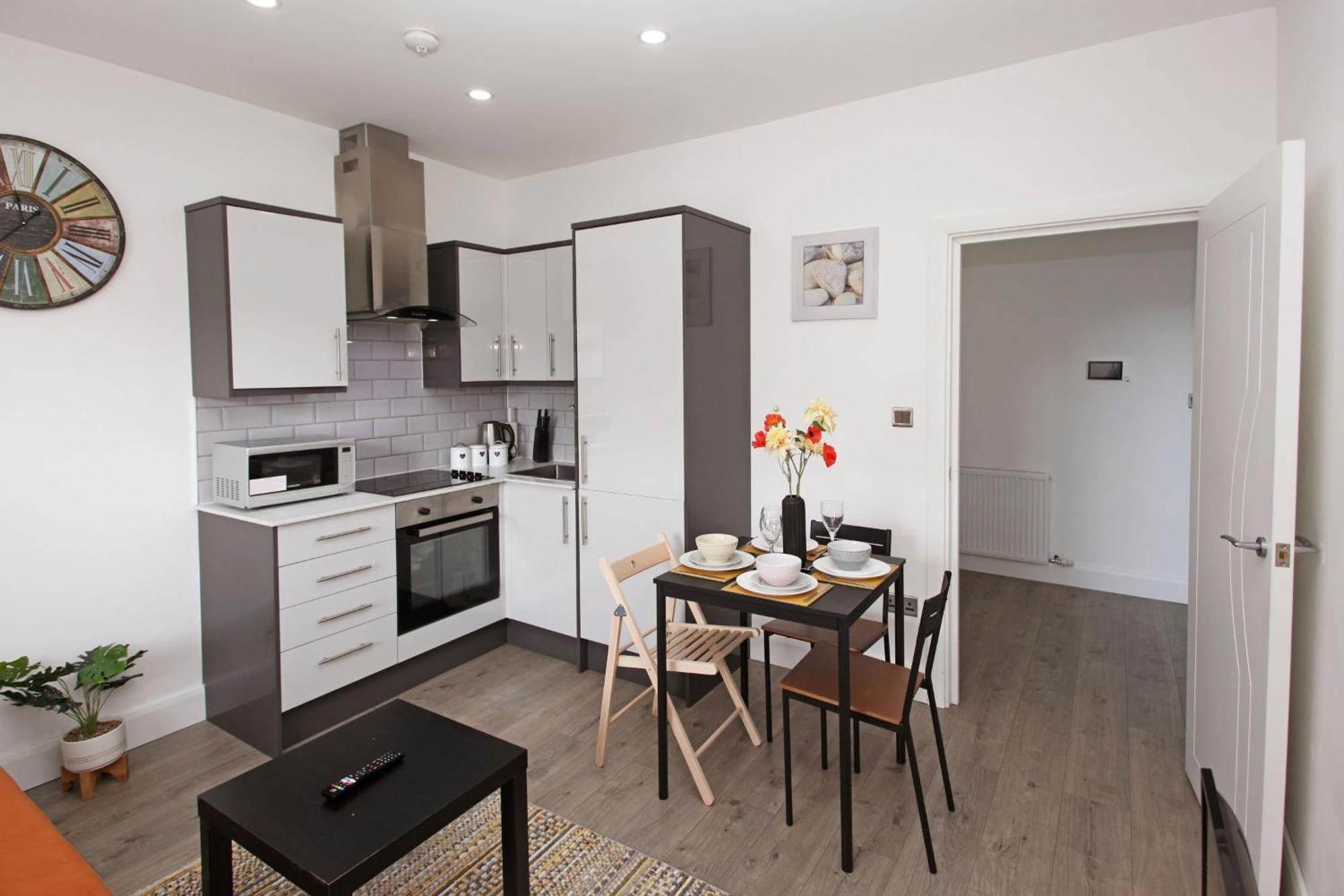 Sapphire House Apartments Телфорд Экстерьер фото