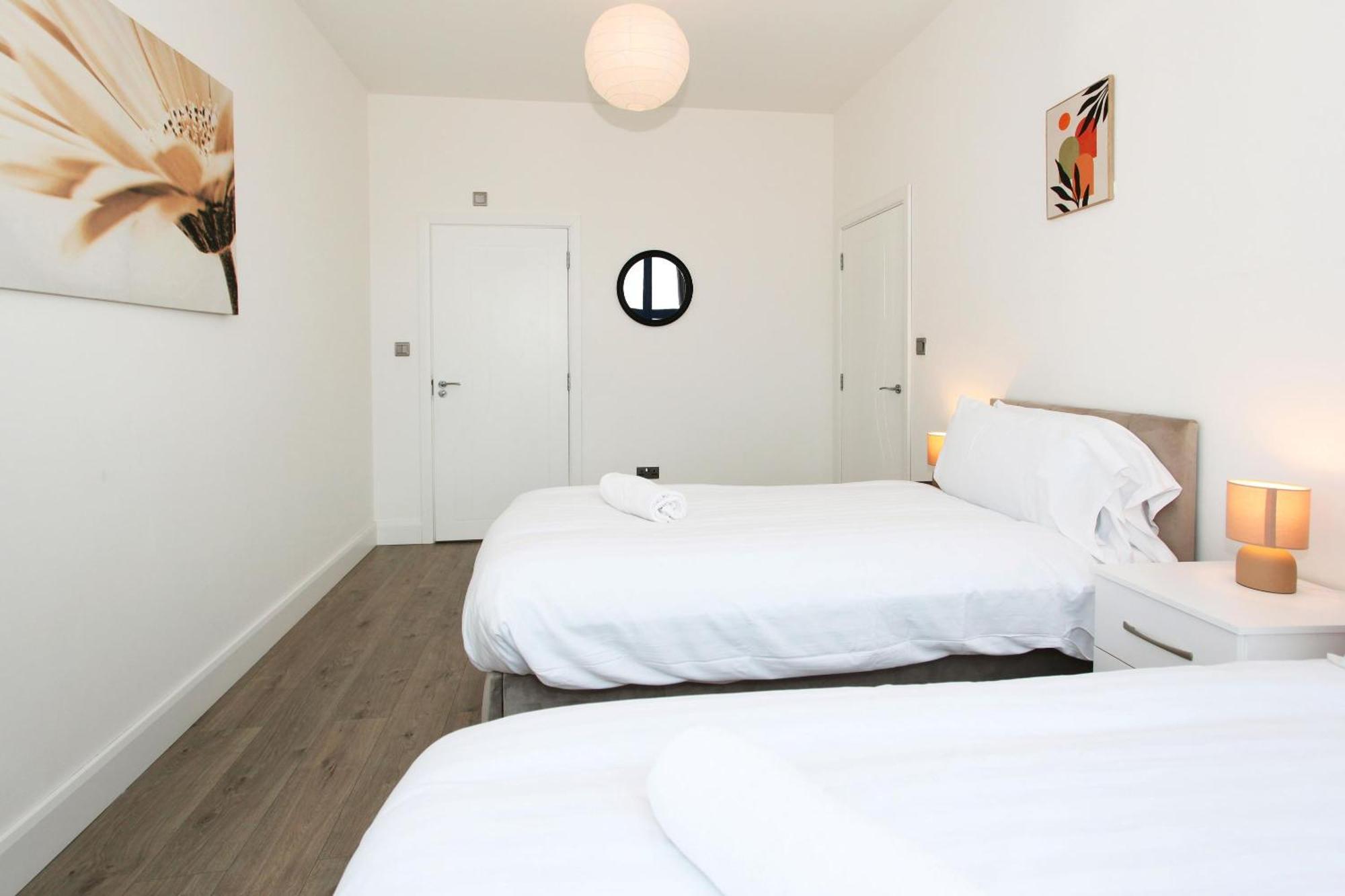 Sapphire House Apartments Телфорд Экстерьер фото