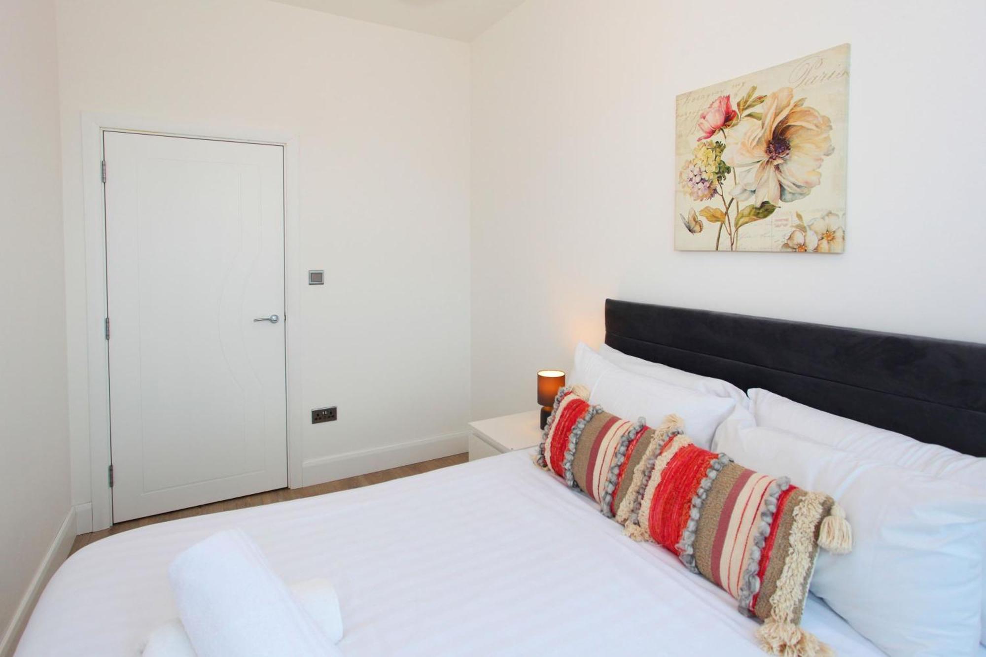 Sapphire House Apartments Телфорд Экстерьер фото
