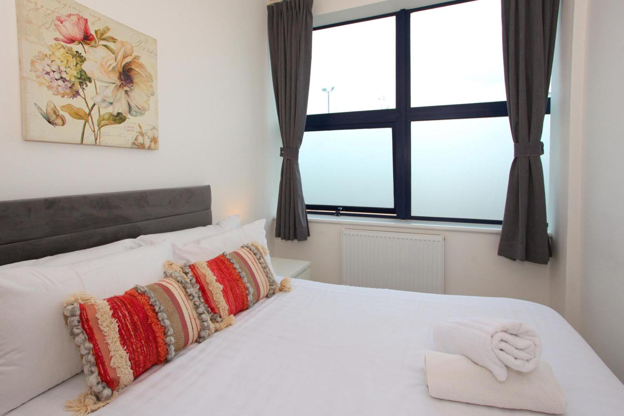 Sapphire House Apartments Телфорд Экстерьер фото