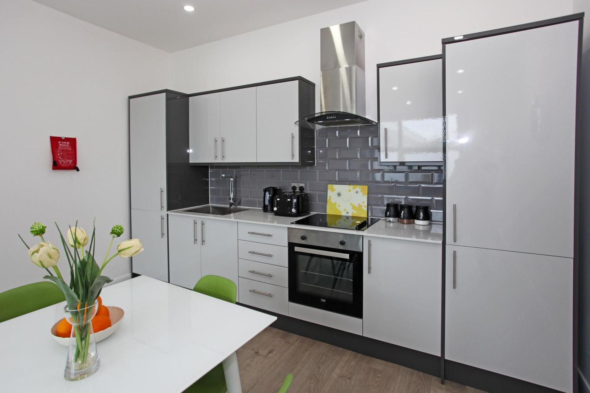 Sapphire House Apartments Телфорд Экстерьер фото